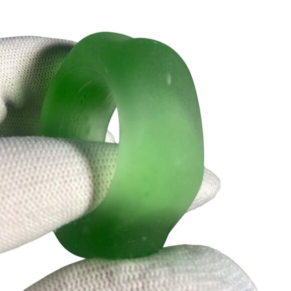 Set Of 4 Green Matte Frosted Glass Napkin Rings Flower Shape Vintage Collectible - Picture 4 of 8